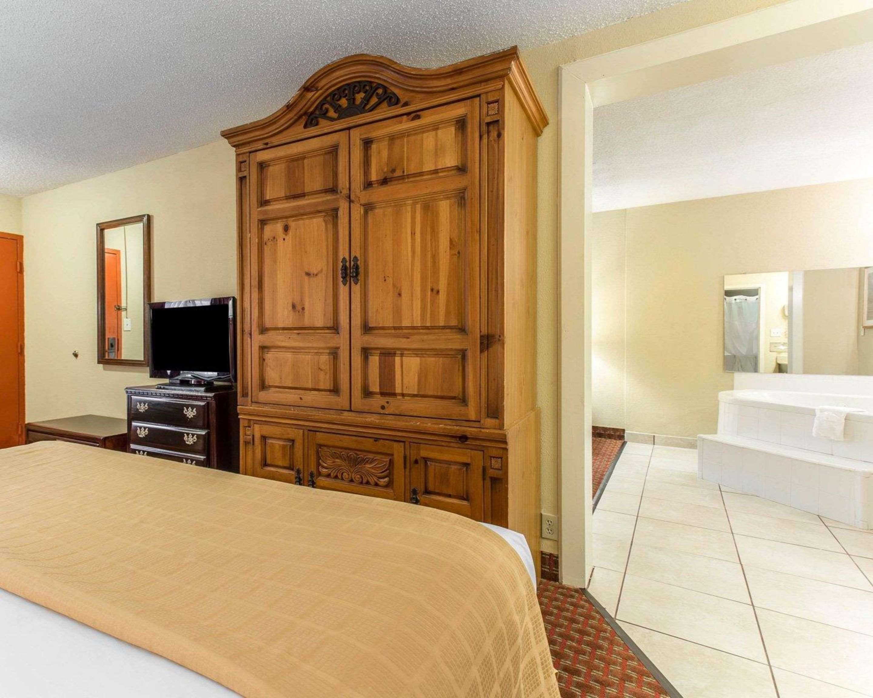 Clarion Pointe Statesville Exteriör bild